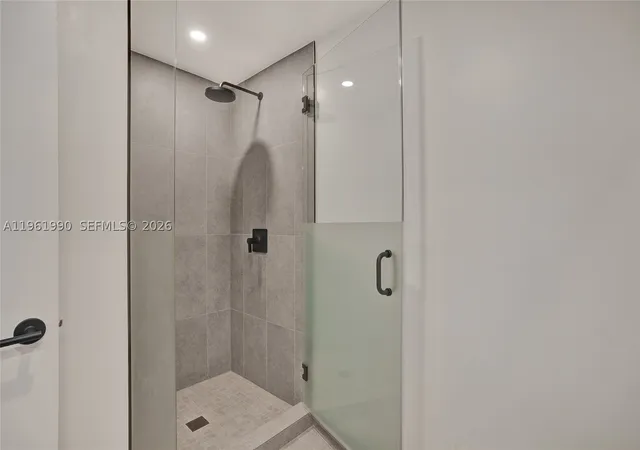 Photo 4 of Condo for sale at 121 Ne 5Th Street #401B, Miami, FL 33132 | MLS# A11961990 | Listing updated on 2026-10-06
