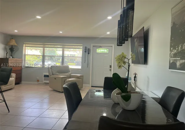 Listing Photo 4 - Condo for sale in building located at 35 Camden, West Palm Beach, FL 33417 - Unit #B