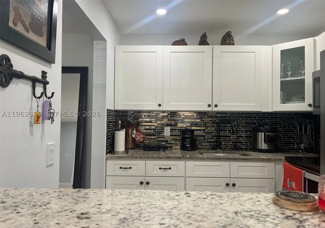 Listing Photo 5 - Condo for sale in building located at 35 Camden, West Palm Beach, FL 33417 - Unit #B