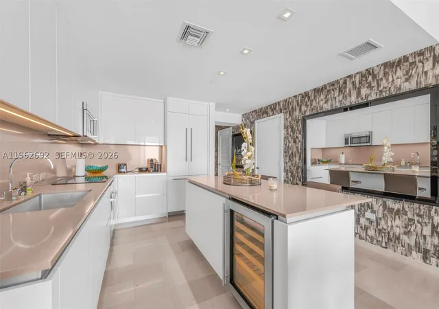 Photo 2 of Condo for sale at 88 Sw 7th St #3806, Miami, FL 33130 | MLS# A11962692 | Listing updated on 2026-08-31