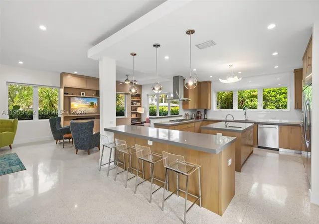 Photo 1 of Single family home for sale at 4595 N Jefferson Ave, Miami Beach, FL 33140 | MLS# A11959912 | Listing updated on 2026-08-26