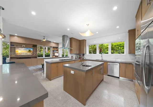 Photo 3 of Single family home for sale at 4595 N Jefferson Ave, Miami Beach, FL 33140 | MLS# A11959912 | Listing updated on 2026-08-26