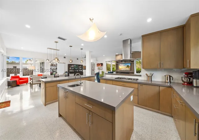 Photo 4 of Single family home for sale at 4595 N Jefferson Ave, Miami Beach, FL 33140 | MLS# A11959912 | Listing updated on 2026-08-26