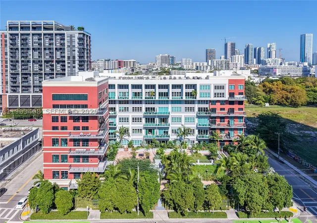 Listing Photo 1 - Condo for sale in building located at 1749 Ne Miami Ct, Miami, FL 33132 - Unit #605
