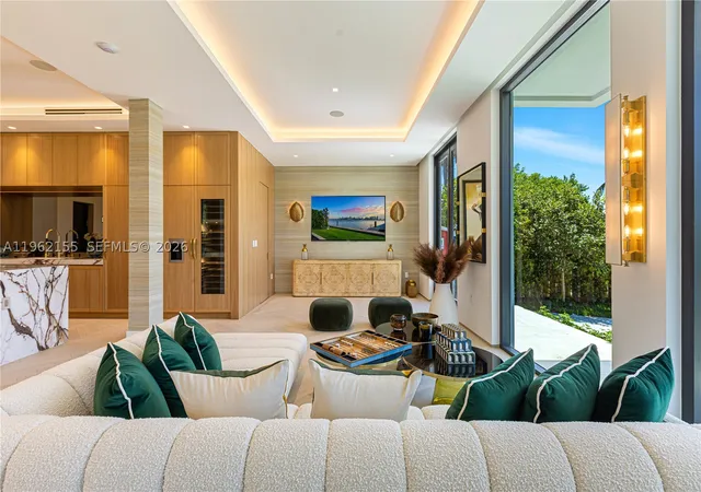 Photo 2 of Mansion for sale at 2499 N Meridian Ave, Miami Beach, FL 33140 | MLS# A11962155 | Listing updated on 2026-09-09