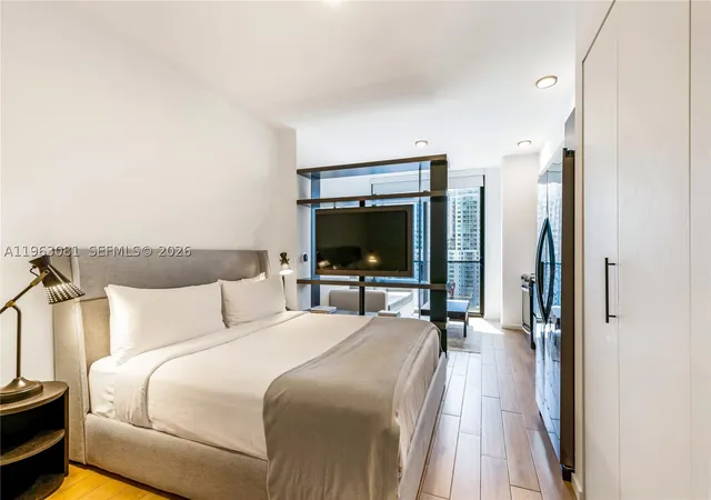Photo 4 of Condo for sale at 398 Ne 5Th St #2116, Miami, FL 33132 | MLS# A11963081 | Listing updated on 2026-09-10