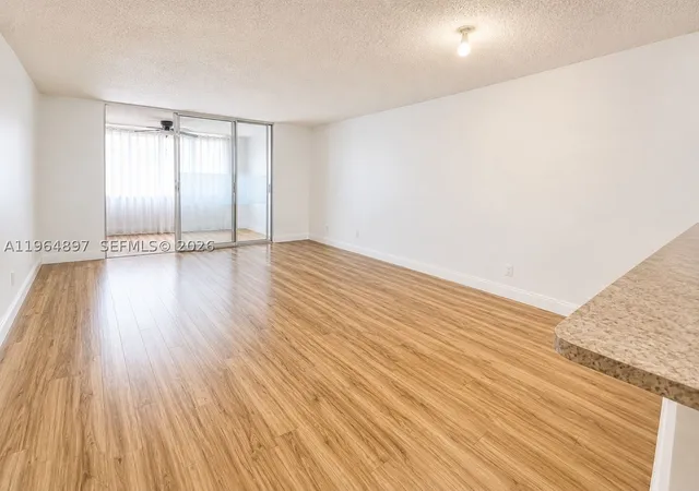 Listing Photo 5 - Condo for sale in building located at 445 Ne 195Th St, Miami, FL 33179 - Unit #429