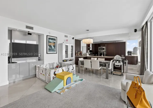Photo 4 of Condo for sale at 19400 Turnberry Way #1012, Aventura, FL 33180 | MLS# A11967359 | Listing updated on 2026-08-28