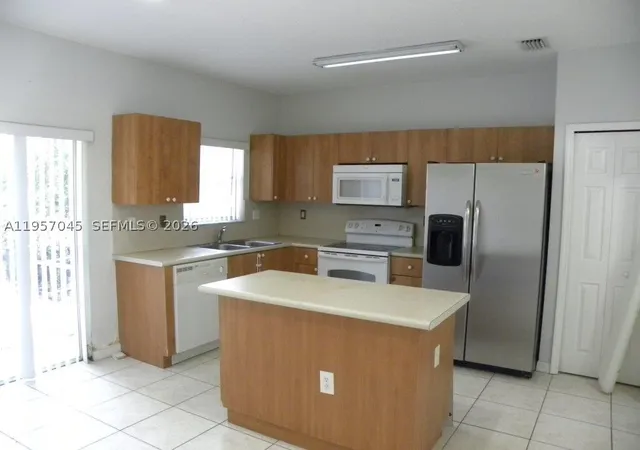 Photo 2 of Townhouse for sale at 1617 Se 30th St, Homestead, FL 33035 | MLS# A11957045 | Listing updated on 2026-08-26