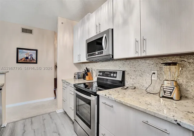 Listing Photo 4 - Condo for sale in building located at 2421 Ne 65Th St, North Lauderdale, FL 33308 - Unit #202