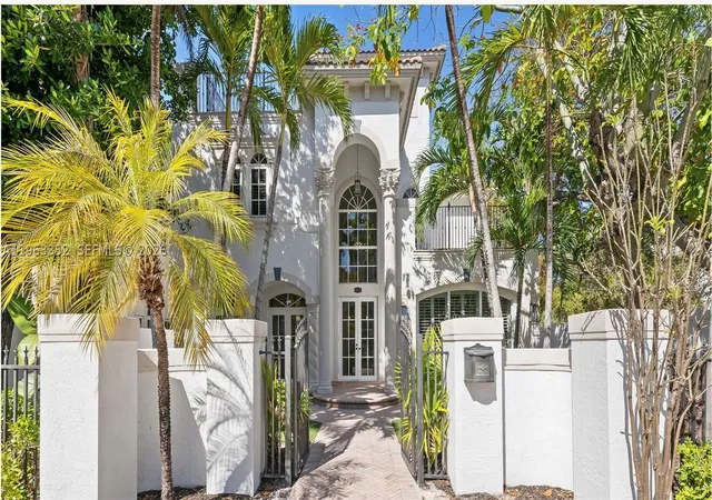 Photo 1 of Single family home for sale at 827 Se 2nd Ct, Fort Lauderdale, FL 33301 | MLS# A11963352 | Listing updated on 2026-08-31