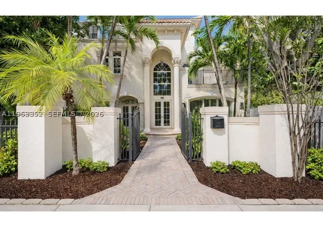 Photo 2 of Single family home for sale at 827 Se 2nd Ct, Fort Lauderdale, FL 33301 | MLS# A11963352 | Listing updated on 2026-08-31