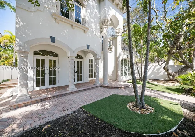 Photo 3 of Single family home for sale at 827 Se 2nd Ct, Fort Lauderdale, FL 33301 | MLS# A11963352 | Listing updated on 2026-08-31