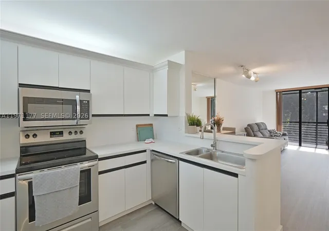Listing Photo 5 - Condo for sale in building located at 7531 NW 79th Ave, Tamarac, FL 33321 - Unit #205