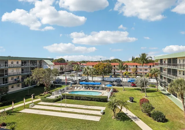 Photo 2 of Condo for sale at 804 Se 7th St #402, Deerfield Beach, FL 33441 | MLS# A11970352 | Listing updated on 2026-10-06