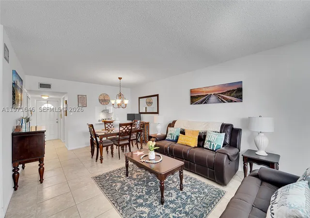 Listing Photo 5 - Condo for sale in building located at 650 Nw 80Th Ter, Margate, FL 33063 - Unit #206