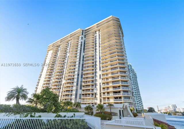 Photo 2 of Condo for sale at 20191 E Country Club Dr #510, Aventura, FL 33180 | MLS# A11971650 | Listing updated on 2026-09-17