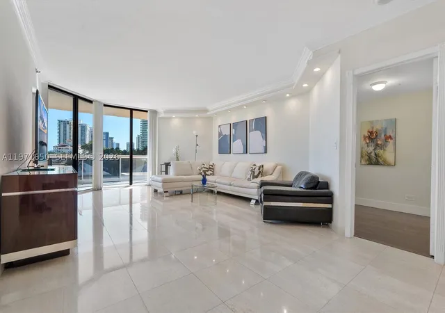 20191 E Country Club Dr #510