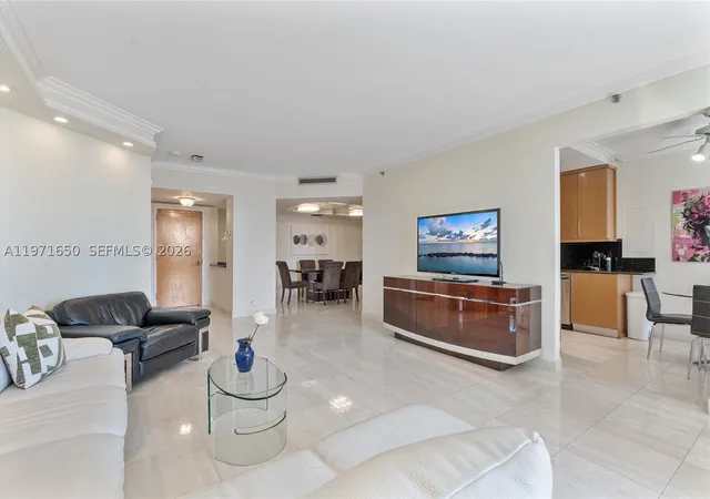 20191 E Country Club Dr #510