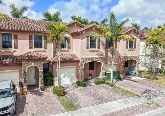 Photo 2 of Sale Pending at 178 Se 33rd Ter, Homestead, FL 33033 | MLS# A11974045 | Listing updated on 2026-08-28