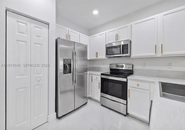 Photo 3 of Sale Pending at 178 Se 33rd Ter, Homestead, FL 33033 | MLS# A11974045 | Listing updated on 2026-08-28