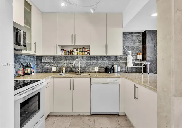 Photo 3 of Condo for sale at 20335 W Country Club Dr #310, Aventura, FL 33180 | MLS# A11974303 | Listing updated on 2026-09-02