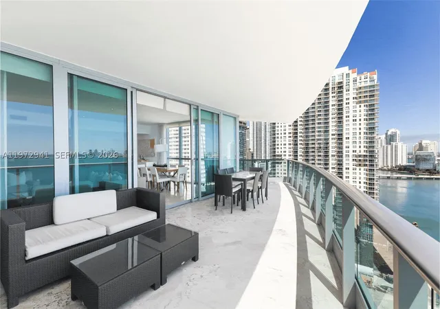 Listing Photo 3 - Condo for sale in Jade at Brickell Bay located at 1331 Brickell Bay Dr, Miami, FL 33131 - Unit #1901