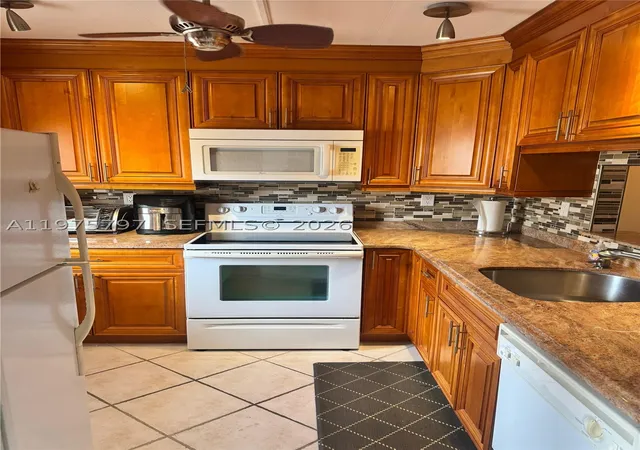 Photo 4 of Condo for sale at 5121 W Oakland Park Blvd #204, Lauderdale Lakes, FL 33313 | MLS# A11975797 | Listing updated on 2026-09-15