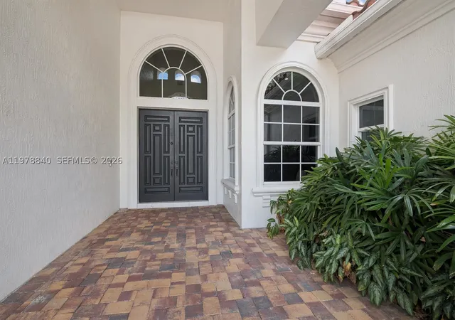 Photo 2 of Mansion for sale at 12922 Grand Oaks Dr, Davie, FL 33330 | MLS# A11978840 | Listing updated on 2026-09-06