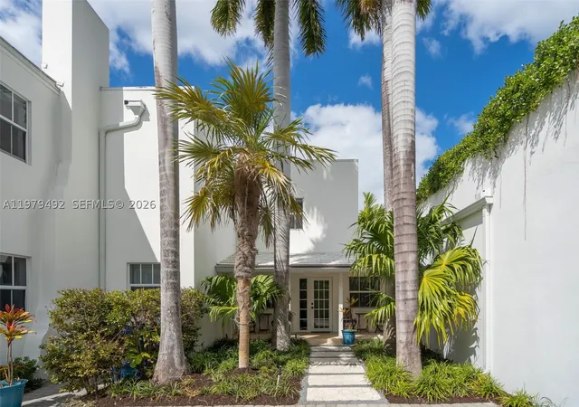 Photo 2 of Single family home for sale at 707 W 54th St, Miami Beach, FL 33140 | MLS# A11979492 | Listing updated on 2026-08-31