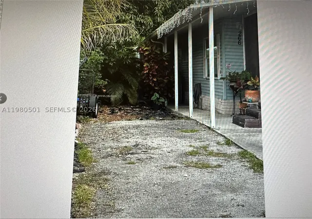 Photo 2 of Manufactured home for sale at 19800 Sw 180th Ave Lot 266, Miami, FL 33187 | MLS# A11980501 | Listing updated on 2026-09-10