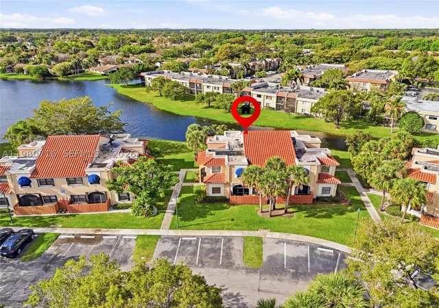Photo 3 of Townhouse for sale at 567 Racquet Club Rd #18, Weston, FL 33326 | MLS# A11980716 | Listing updated on 2026-09-22