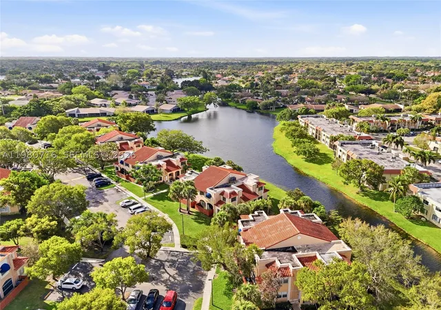 Photo 4 of Townhouse for sale at 567 Racquet Club Rd #18, Weston, FL 33326 | MLS# A11980716 | Listing updated on 2026-09-22