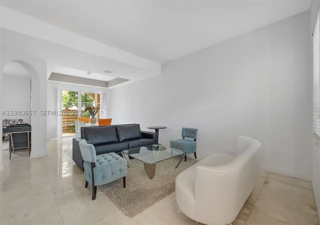 Photo 2 of Townhouse for sale at 18450 Ne 30th Pl, Aventura, FL 33160 | MLS# A11980657 | Listing updated on 2026-09-23