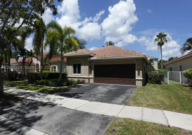 Photo 2 of Single family home for sale at 4321 Willow Ridge Dr, Weston, FL 33331 | MLS# A11980224 | Listing updated on 2026-09-12