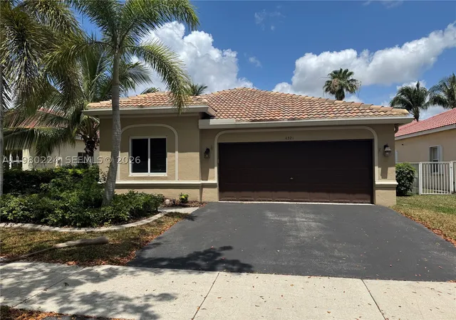 Photo 3 of Single family home for sale at 4321 Willow Ridge Dr, Weston, FL 33331 | MLS# A11980224 | Listing updated on 2026-09-12