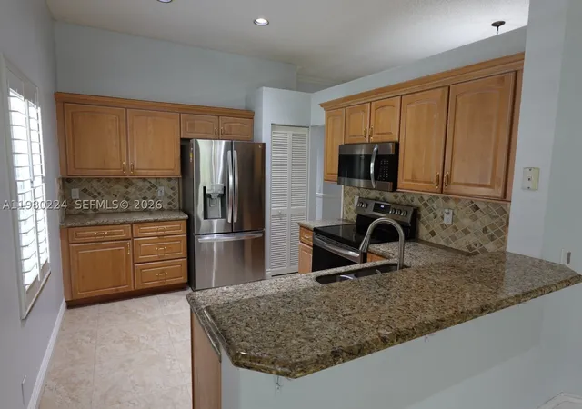 Photo 4 of Single family home for sale at 4321 Willow Ridge Dr, Weston, FL 33331 | MLS# A11980224 | Listing updated on 2026-09-12