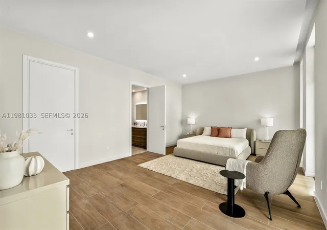Photo 3 of Condo for sale at 527 Orton Ave #902, Fort Lauderdale, FL 33304 | MLS# A11981033 | Listing updated on 2026-09-12