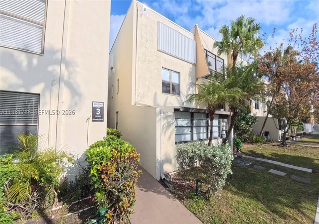 Photo 4 of Sale Pending at 20300 W Country Club Dr #PH18-3, Aventura, FL 33180 | MLS# A11981786 | Listing updated on 2026-08-26