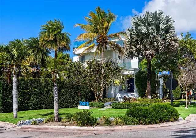 Photo 3 of Single family home for sale at 741 Harbor Dr, Key Biscayne, FL 33149 | MLS# A11976789 | Listing updated on 2026-10-07