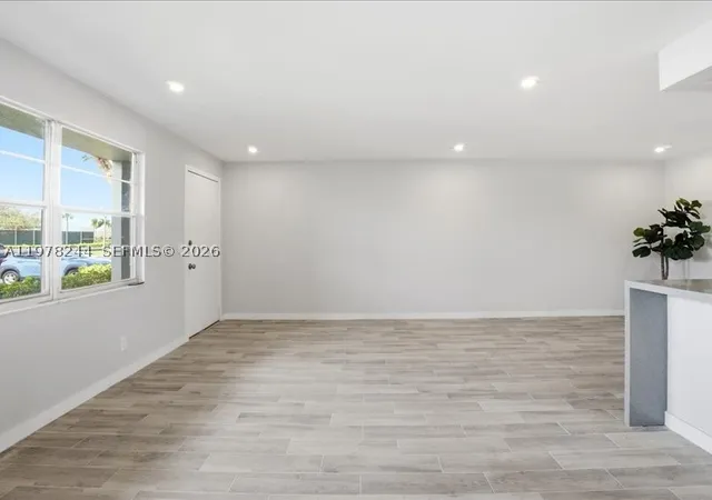 Listing Photo 5 - Condo for sale in building located at 301 Sw 135Th Ave, Pembroke Pines, FL 33027 - Unit #108C