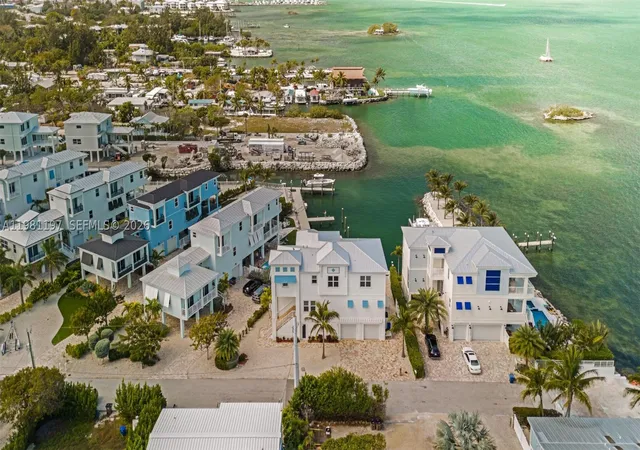 Photo 4 of Single family home for sale at 865 50Th Street Gulf, Marathon, FL 33050 | MLS# A11981197 | Listing updated on 2026-09-08