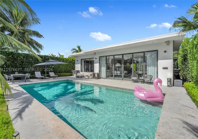 Photo 2 of Single family home for sale at 1540 Cleveland Rd, Miami Beach, FL 33141 | MLS# A11976677 | Listing updated on 2026-09-15