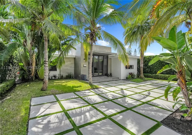 Photo 3 of Single family home for sale at 1540 Cleveland Rd, Miami Beach, FL 33141 | MLS# A11976677 | Listing updated on 2026-09-15