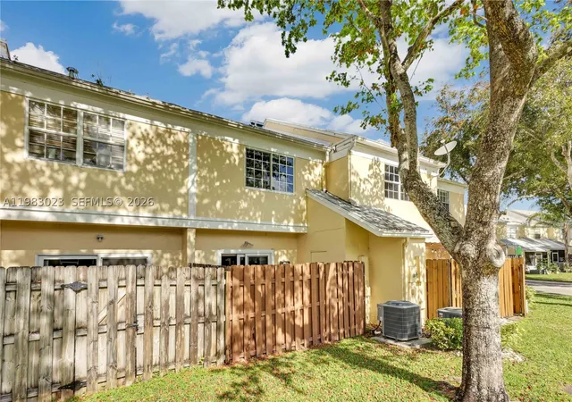Photo 1 of Sale Pending at 2881 S Cambridge Ln, Cooper City, FL 33026 | MLS# A11983023 | Listing updated on 2026-09-03