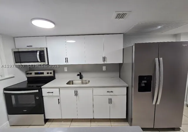 Listing Photo 3 - Condo for sale in building located at 3901 Sw 112Th Ave, Miami, FL 33165 - Unit #38
