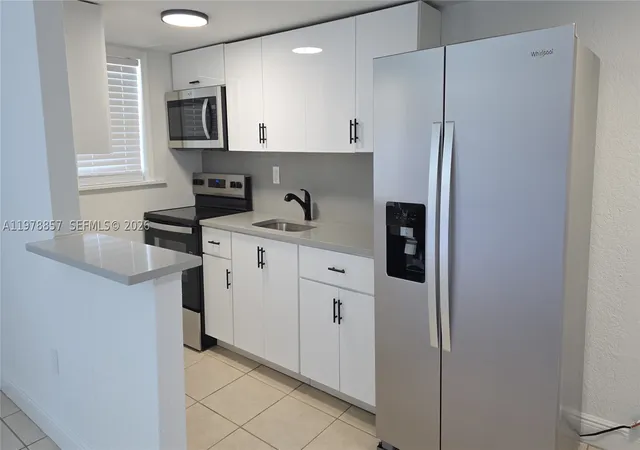 Listing Photo 4 - Condo for sale in building located at 3901 Sw 112Th Ave, Miami, FL 33165 - Unit #38