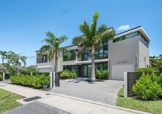 Photo 3 of Single family home for sale at 2500 Middle River Dr, Fort Lauderdale, FL 33305 | MLS# A11980317 | Listing updated on 2026-09-13