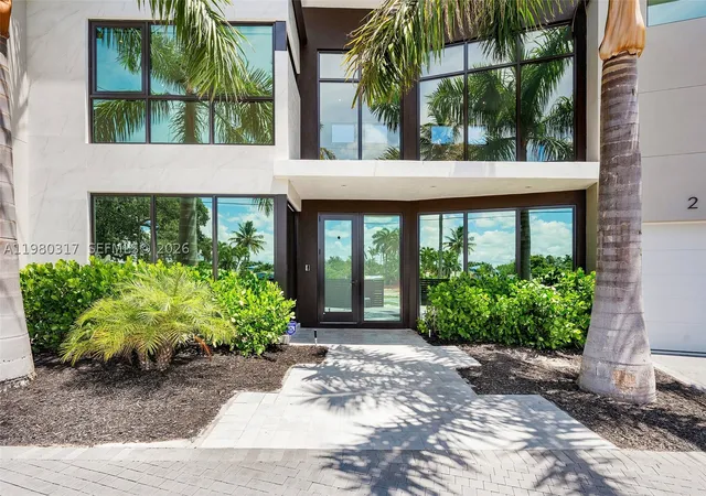 Photo 4 of Single family home for sale at 2500 Middle River Dr, Fort Lauderdale, FL 33305 | MLS# A11980317 | Listing updated on 2026-09-13