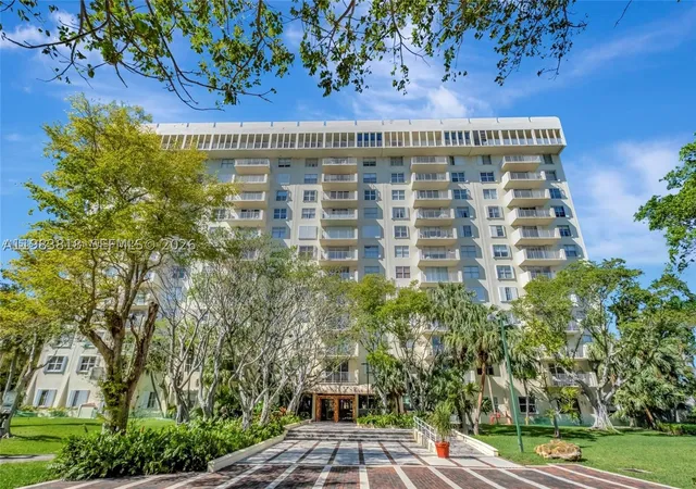 Photo 3 of Condo for sale at 11111 Biscayne Blvd #8F, Miami, FL 33181 | MLS# A11983818 | Listing updated on 2026-09-02